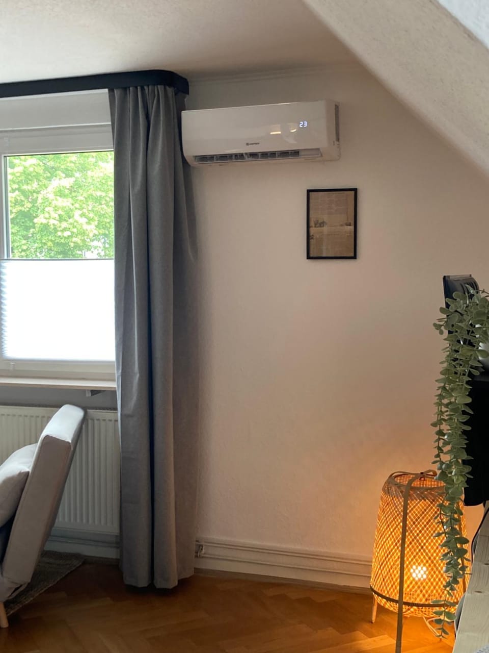 Living room, Seating area, air conditioner