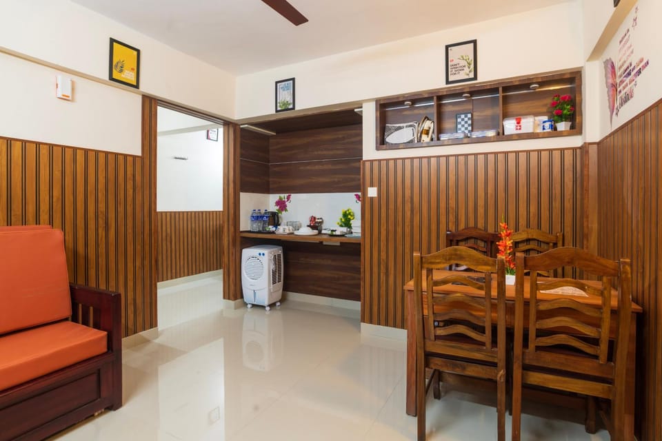 Coffee/tea facilities, Living room, Seating area, Dining area