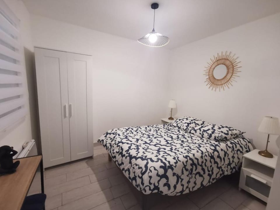 Cozy deux pieces, terrasse, en centre ville Apartment in Valence