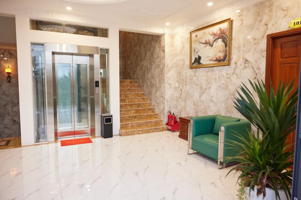 Living room, Seating area, elevator
