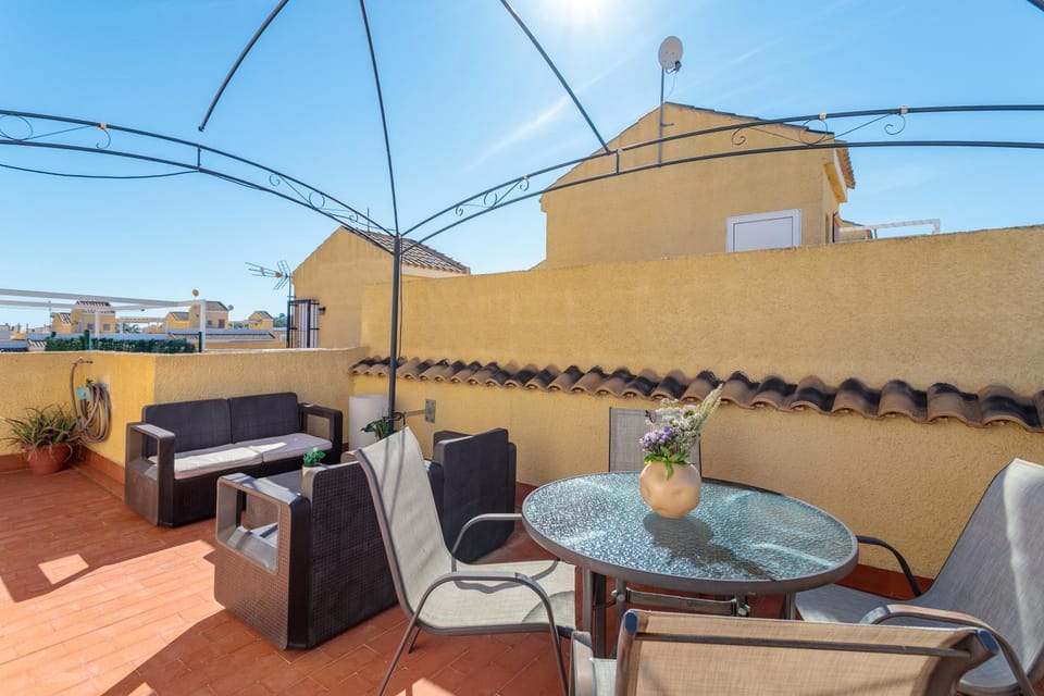 Property building, Balcony/Terrace, Living room