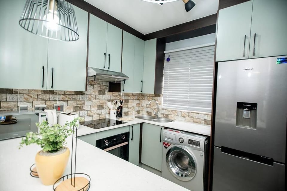 Luxuriously finished 2 bedroom Apartment in Sandton