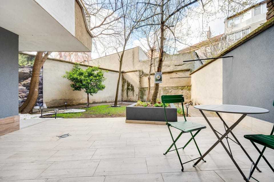 Day, Garden, Seating area, Garden view