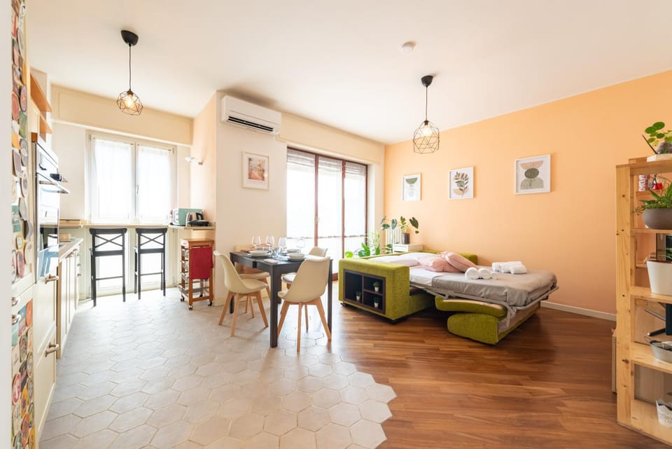 Living room, Photo of the whole room, Seating area, air conditioner