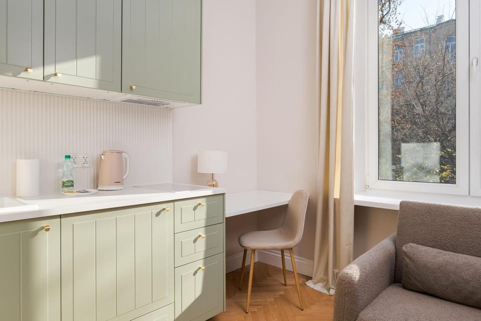 Kitchen or kitchenette, Living room, Seating area, Dining area