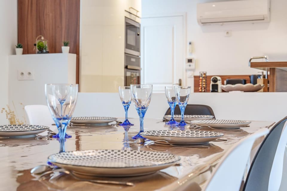 Kitchen or kitchenette, Seating area, air conditioner