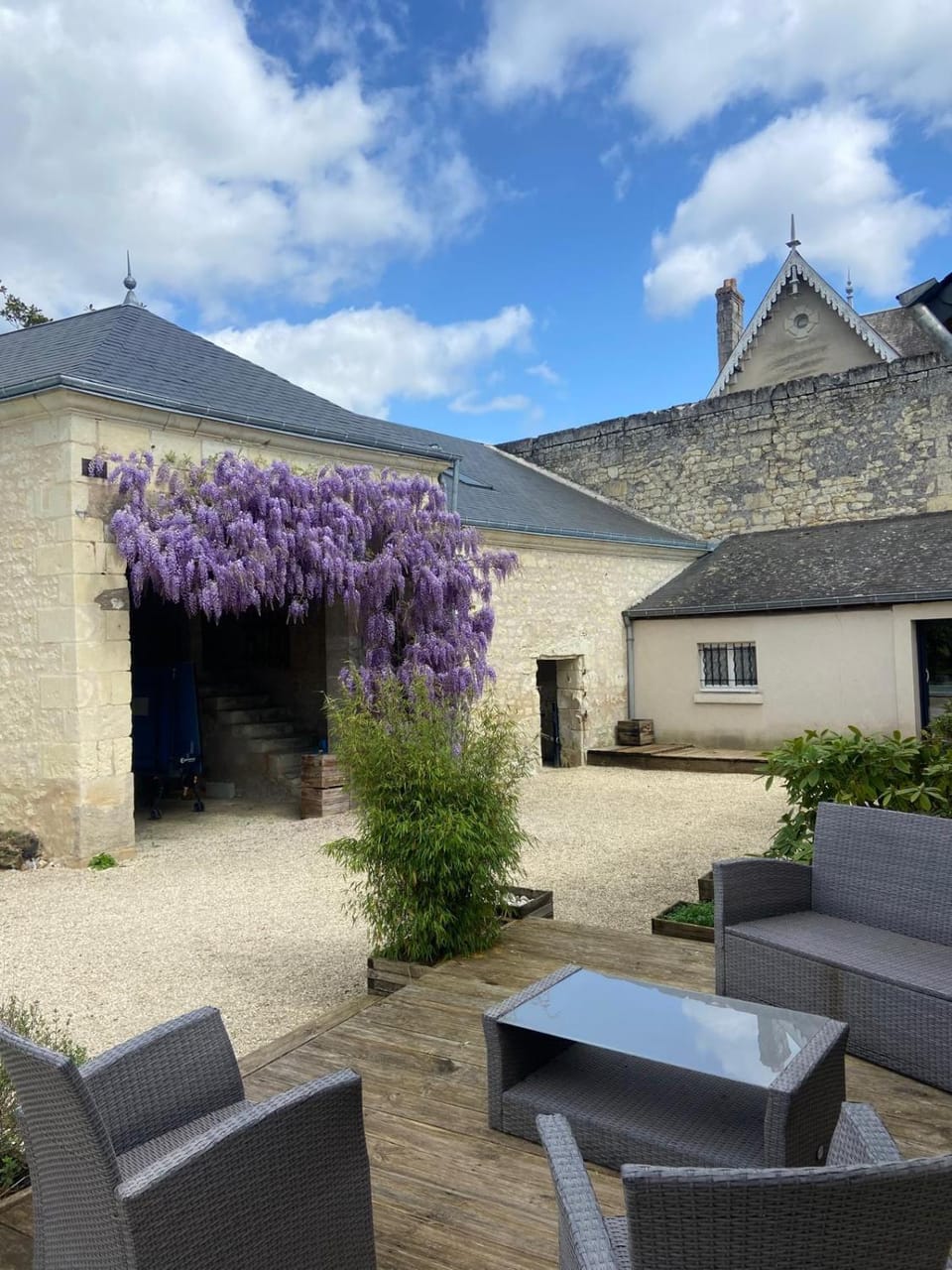 Property building, Patio, Spring, Day, Natural landscape, Garden, Dining area, Garden view