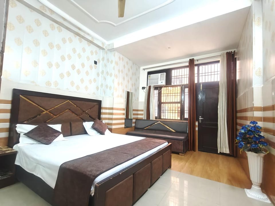 VATS VILLA "Feels like Home & Facilitates like Hotel" Vacation rental in Uttar Pradesh