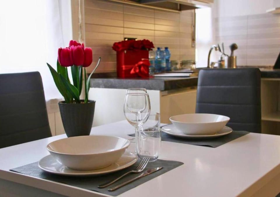 Property building, Dining area, Lunch