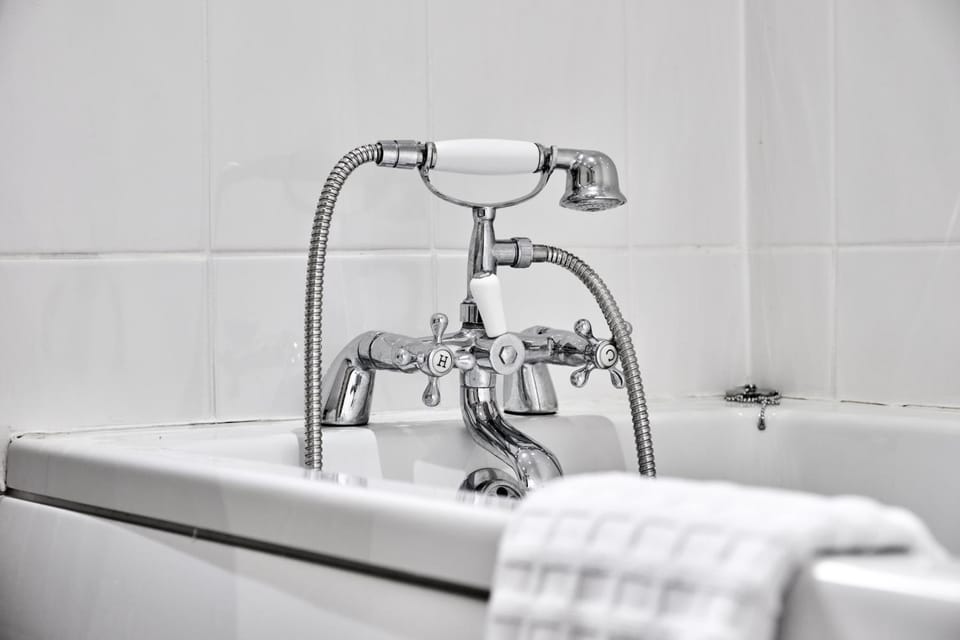 Loughside Lodge - Fermanagh 5 bed waterside bungalow House in Leitrim, Co. Leitrim, Ireland