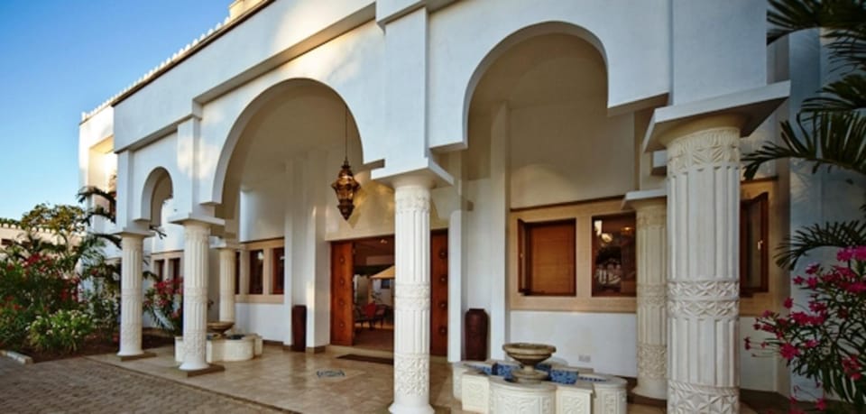 Facade/entrance