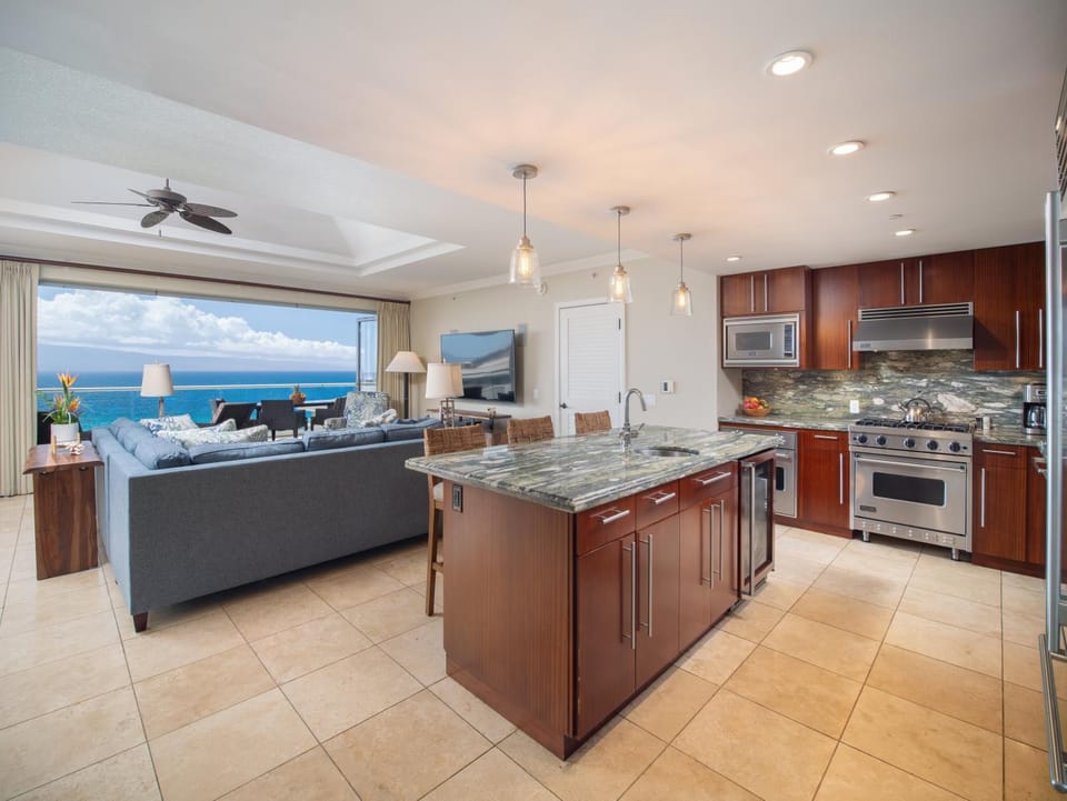 Best Views at Honua Kai - Penthouse Suite with Private Lanai & Grill-Honua Kai Konea 1025 Resort in Kaanapali