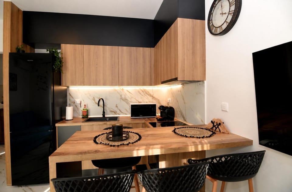 Dining area, oven, stove