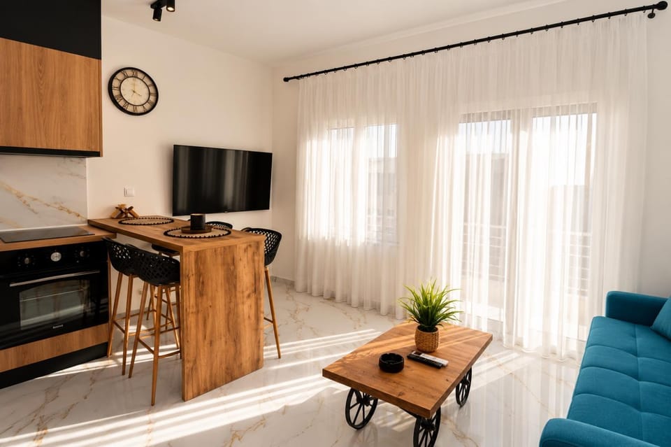 TV and multimedia, Living room, Seating area, Evening entertainment
