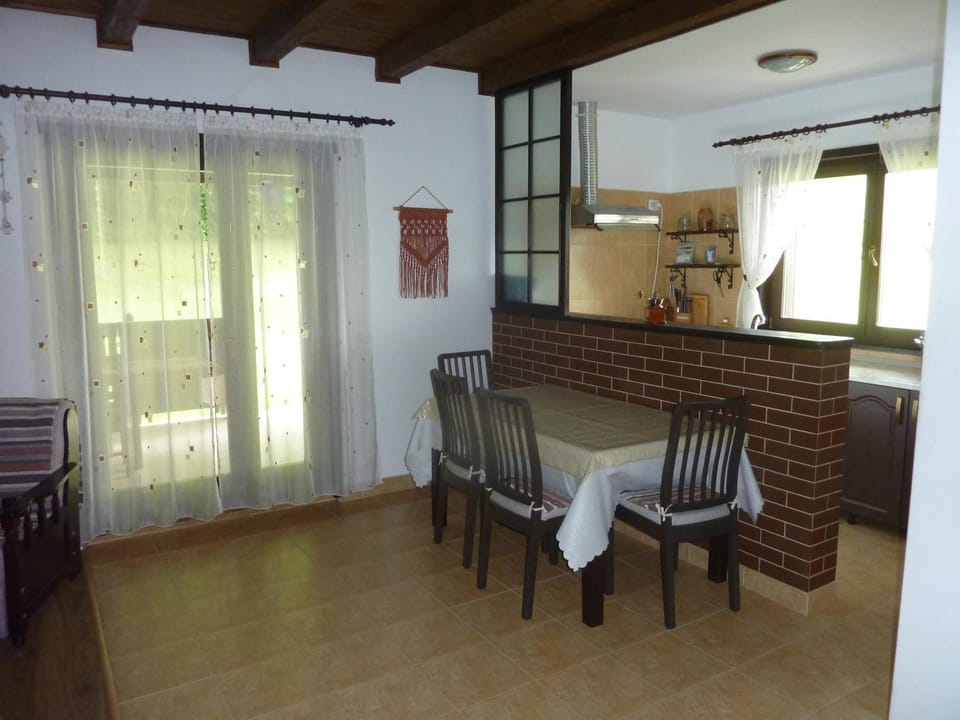 Casuta de pe deal House in Romania