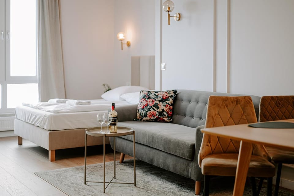 Bed, Living room, Photo of the whole room, Seating area