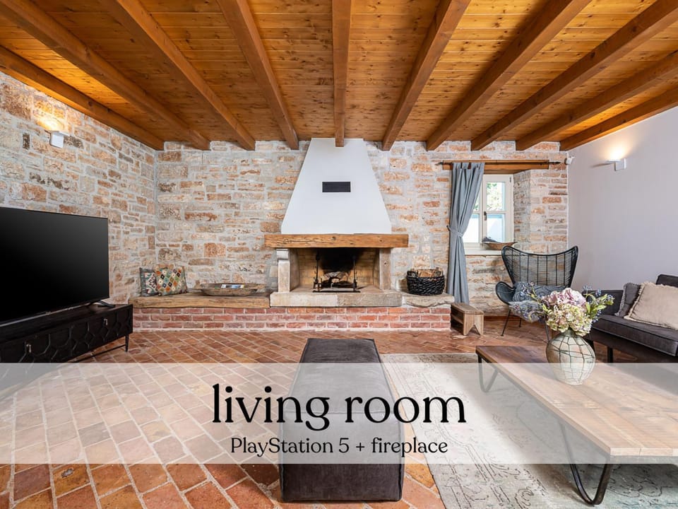 Communal lounge/ TV room, TV and multimedia, Living room