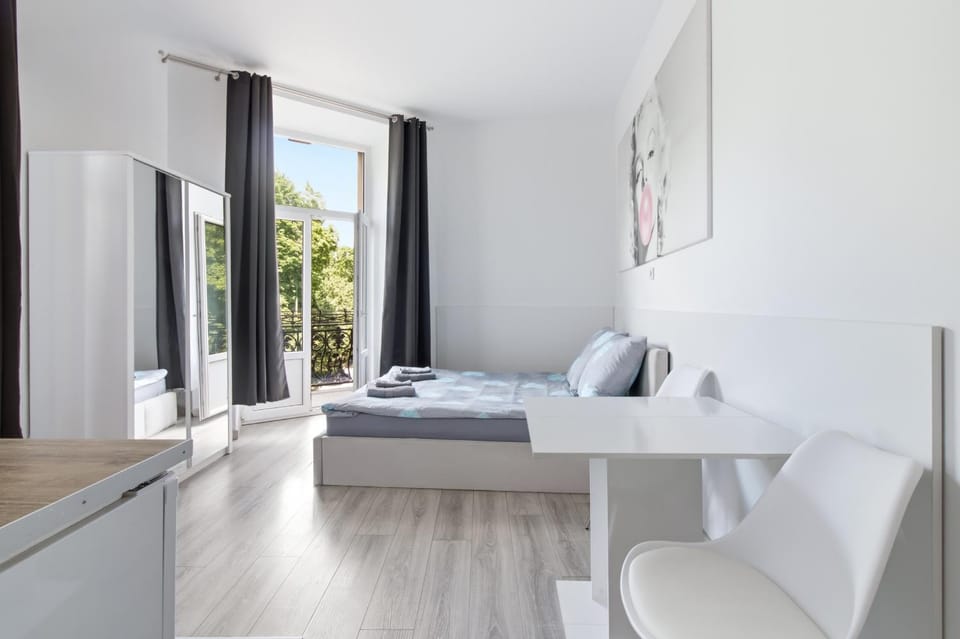 Bed, View (from property/room), Living room, Photo of the whole room, Seating area, Bedroom, wardrobe