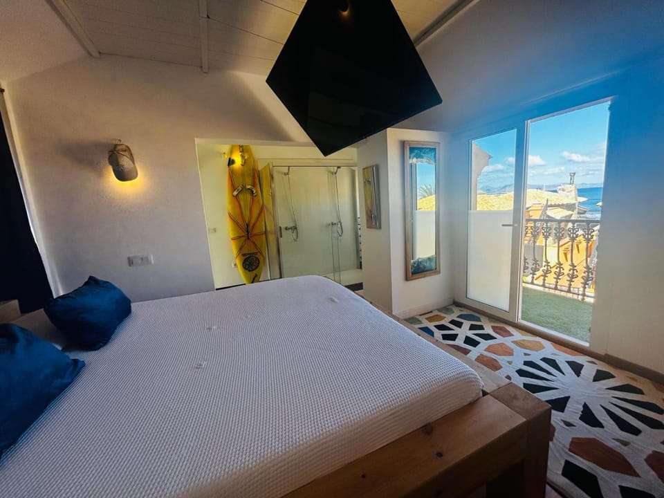 Bathroom, Sea view