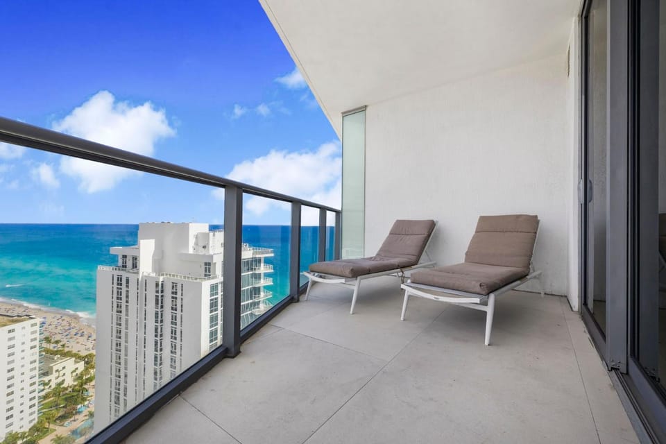 View (from property/room), Balcony/Terrace, Seating area, Sea view