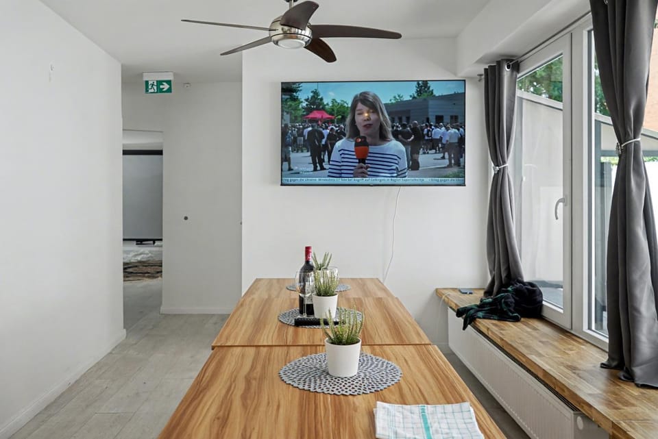 Communal lounge/ TV room, TV and multimedia, Dining area, Lunch, Dinner, fireplace