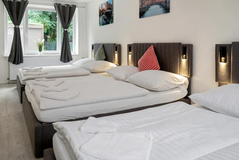 Bed, Photo of the whole room, Bedroom, bunk bed, towels, towels