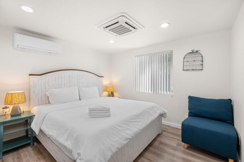 Charming Escape with Stylish Decor & Outdoor Space House in Glendora