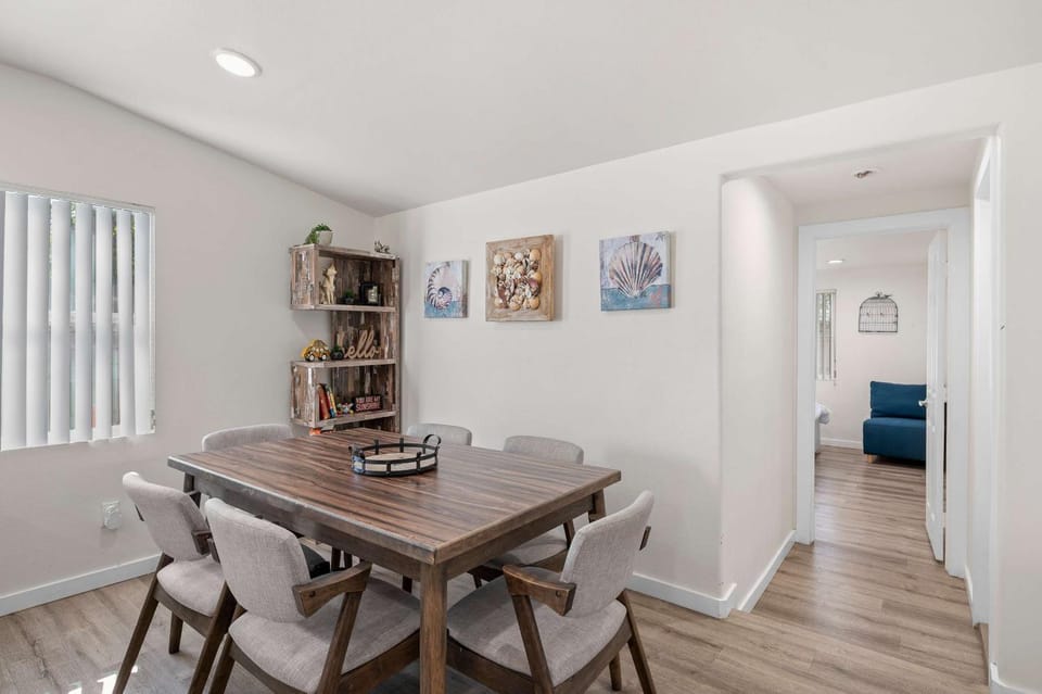 Charming Escape with Stylish Decor & Outdoor Space House in Glendora