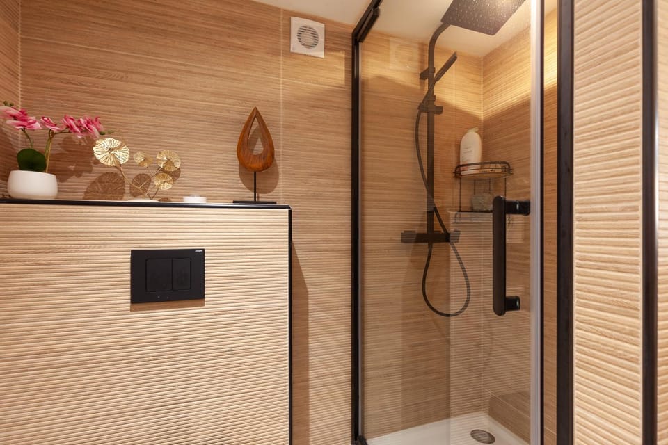 Bathroom, Living room