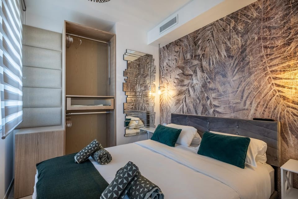Living room, Bedroom