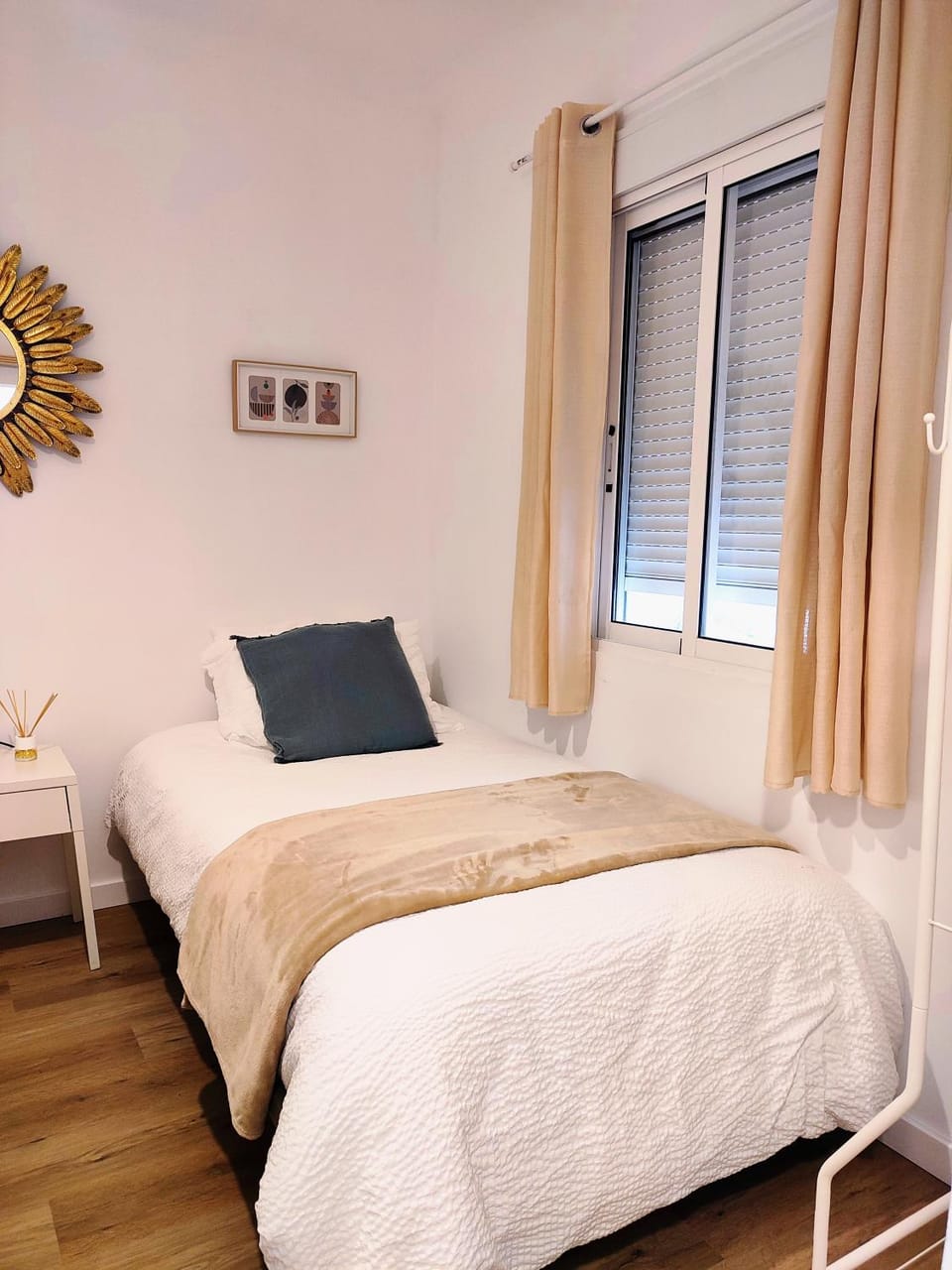 Bed, Photo of the whole room, Bedroom