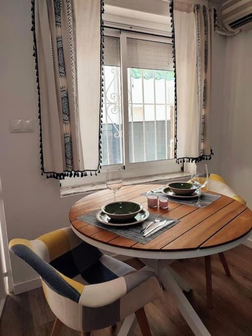 TV and multimedia, Dining area, Garden view, air conditioner