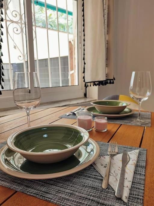 TV and multimedia, Dining area, Food, internet, air conditioner