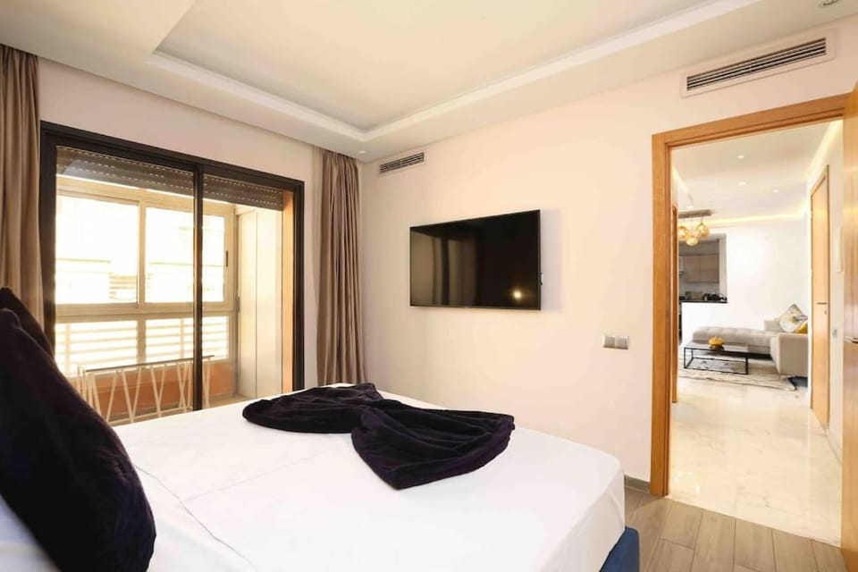 Communal lounge/ TV room, Bed, TV and multimedia, Photo of the whole room, Evening entertainment, Bedroom, towels, air conditioner