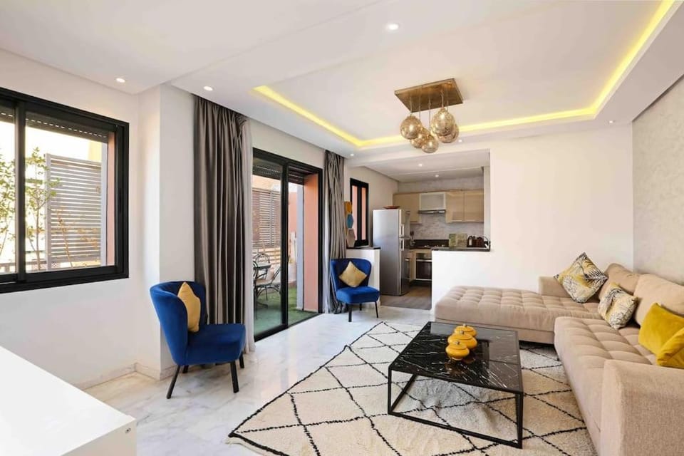 Bed, TV and multimedia, Kitchen or kitchenette, Living room, Photo of the whole room, Seating area, Dining area, Bedroom