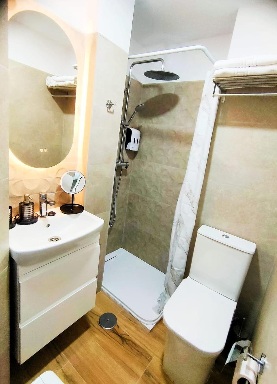 Shower, Bathroom, towels, washing machine