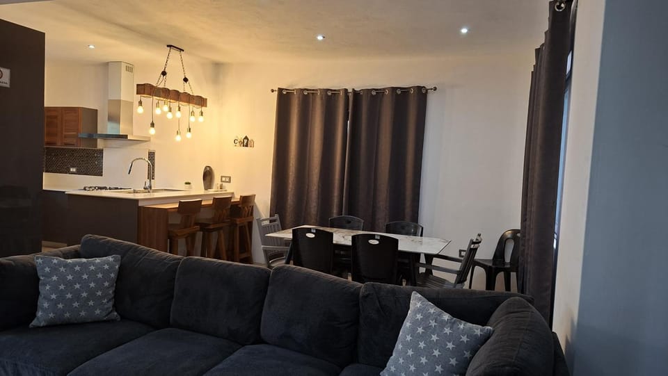 Kitchen or kitchenette, Living room, Seating area, Dining area, minibar, pet friendly, stove