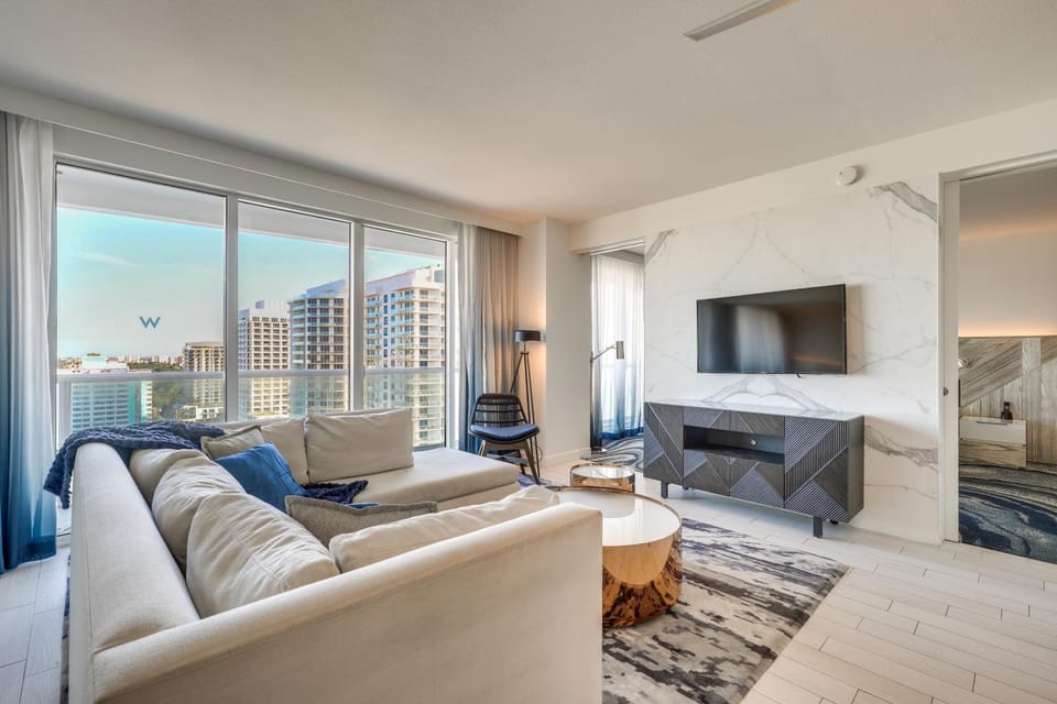 Walk to Bars & Eats! Luxe Ft Lauderdale Condo House in Fort Lauderdale