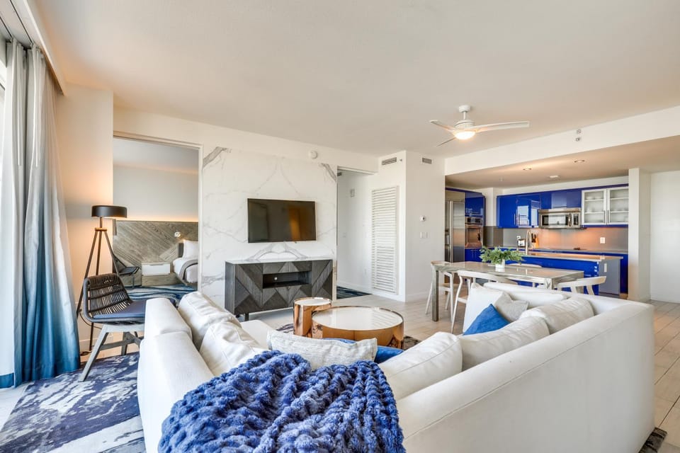 Walk to Bars & Eats! Luxe Ft Lauderdale Condo House in Fort Lauderdale