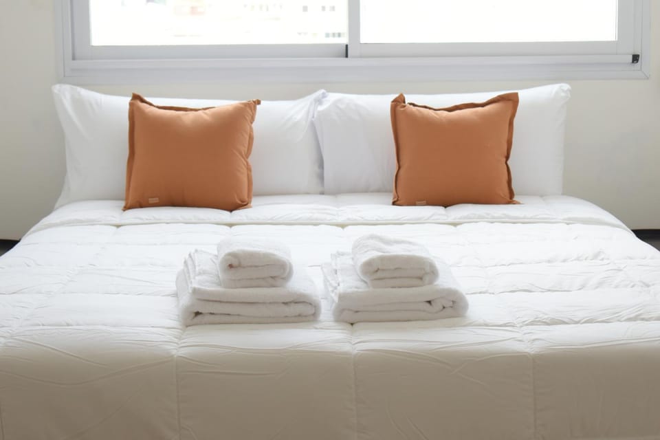 Bed, Bedroom, towels
