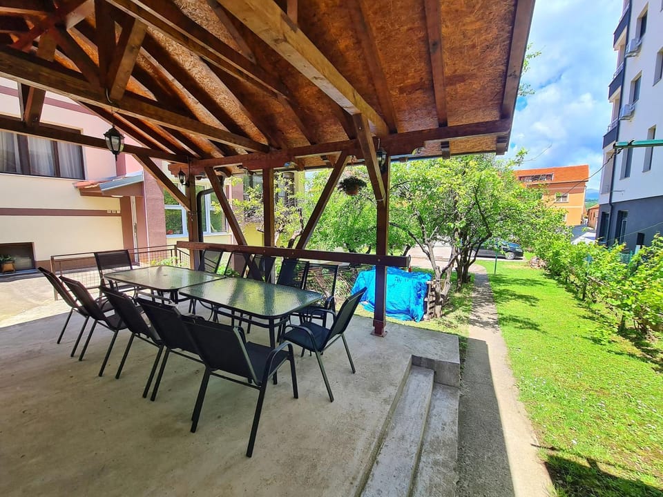 Property building, Day, Garden, Dining area, Garden view