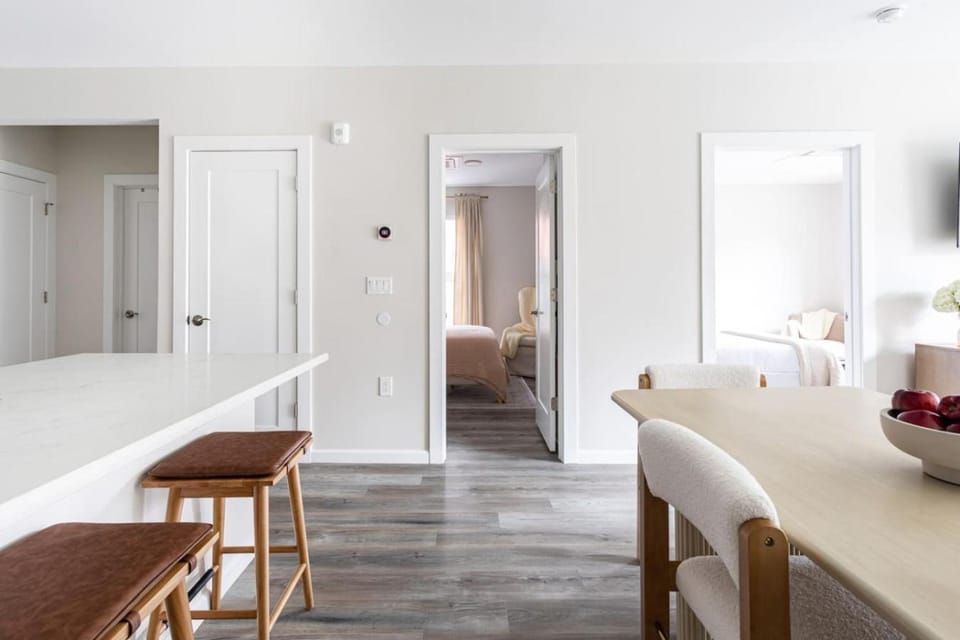 Stylish Yale Wooster Square Downtown Laundry Apartment in New Haven