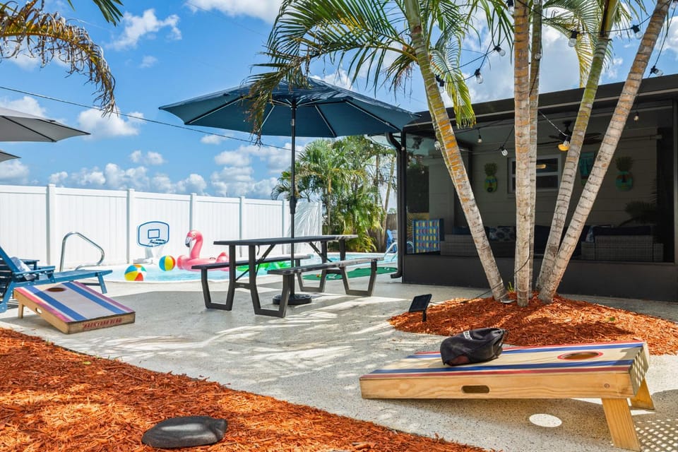 Seminole Shores Private Pool Outdoor Games Wifi House in Bay Pines