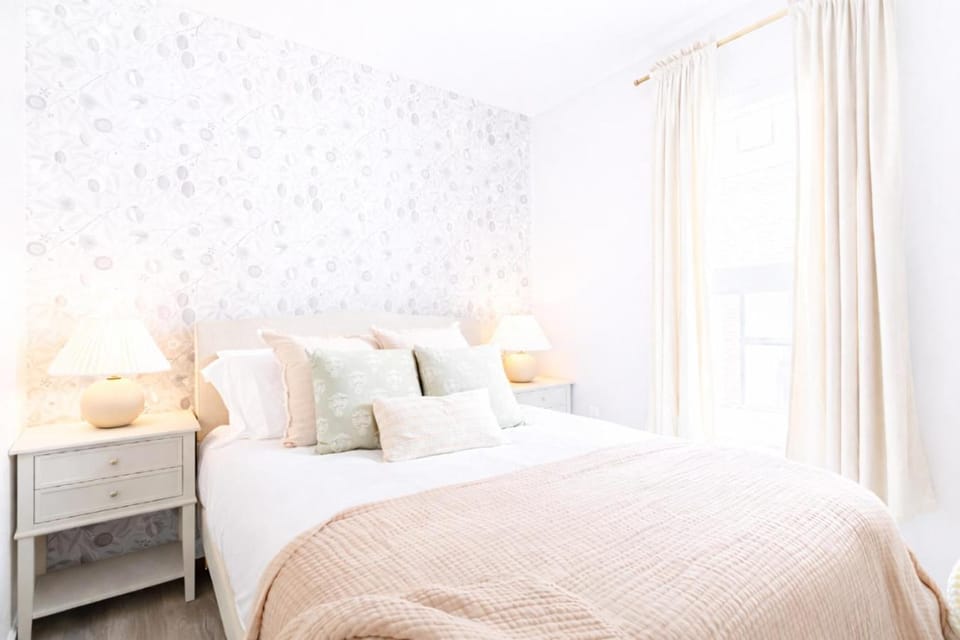 DTWN Yale Wooster Square Laundry Apartment in New Haven