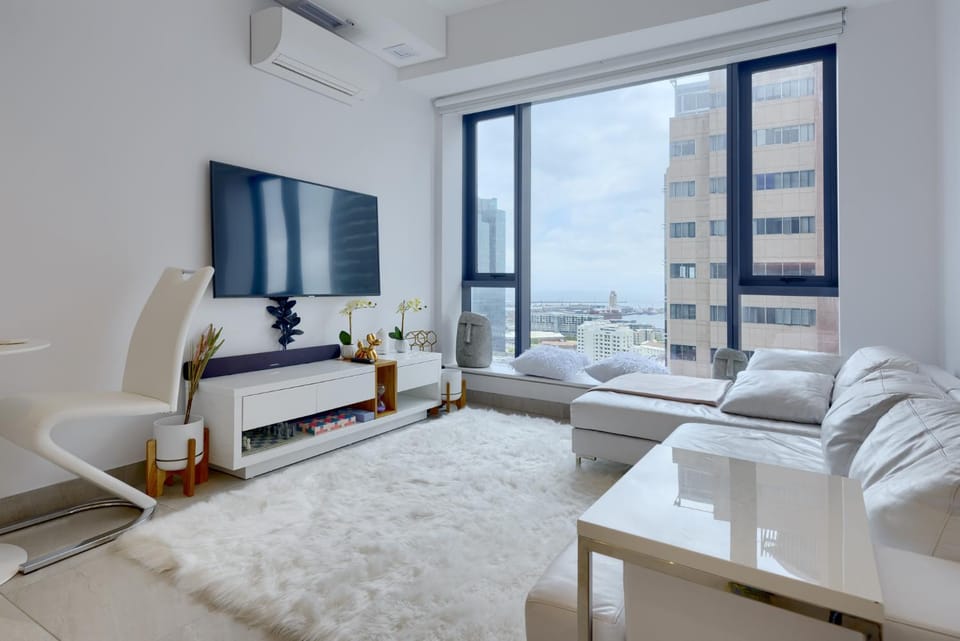 TV and multimedia, Living room, Seating area, air conditioner