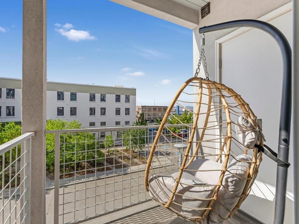 Apt in Heart of SLC - King Bed - Gym - Smart TV Apartment in Salt Lake City