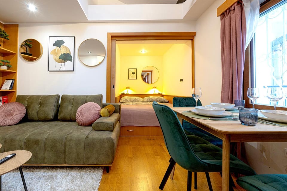 Seating area, Bedroom