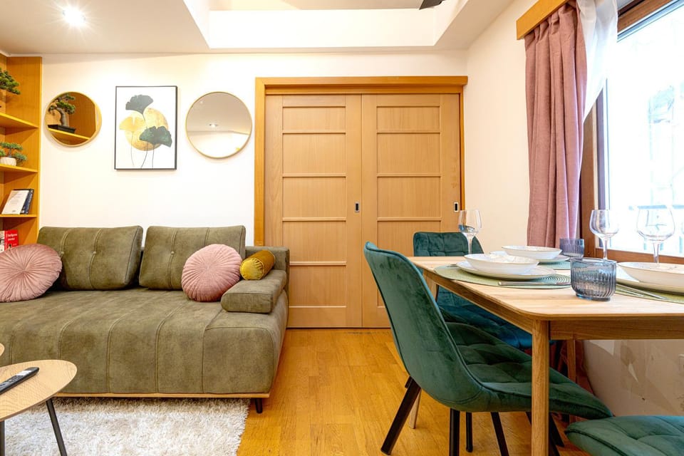 Seating area, Bedroom