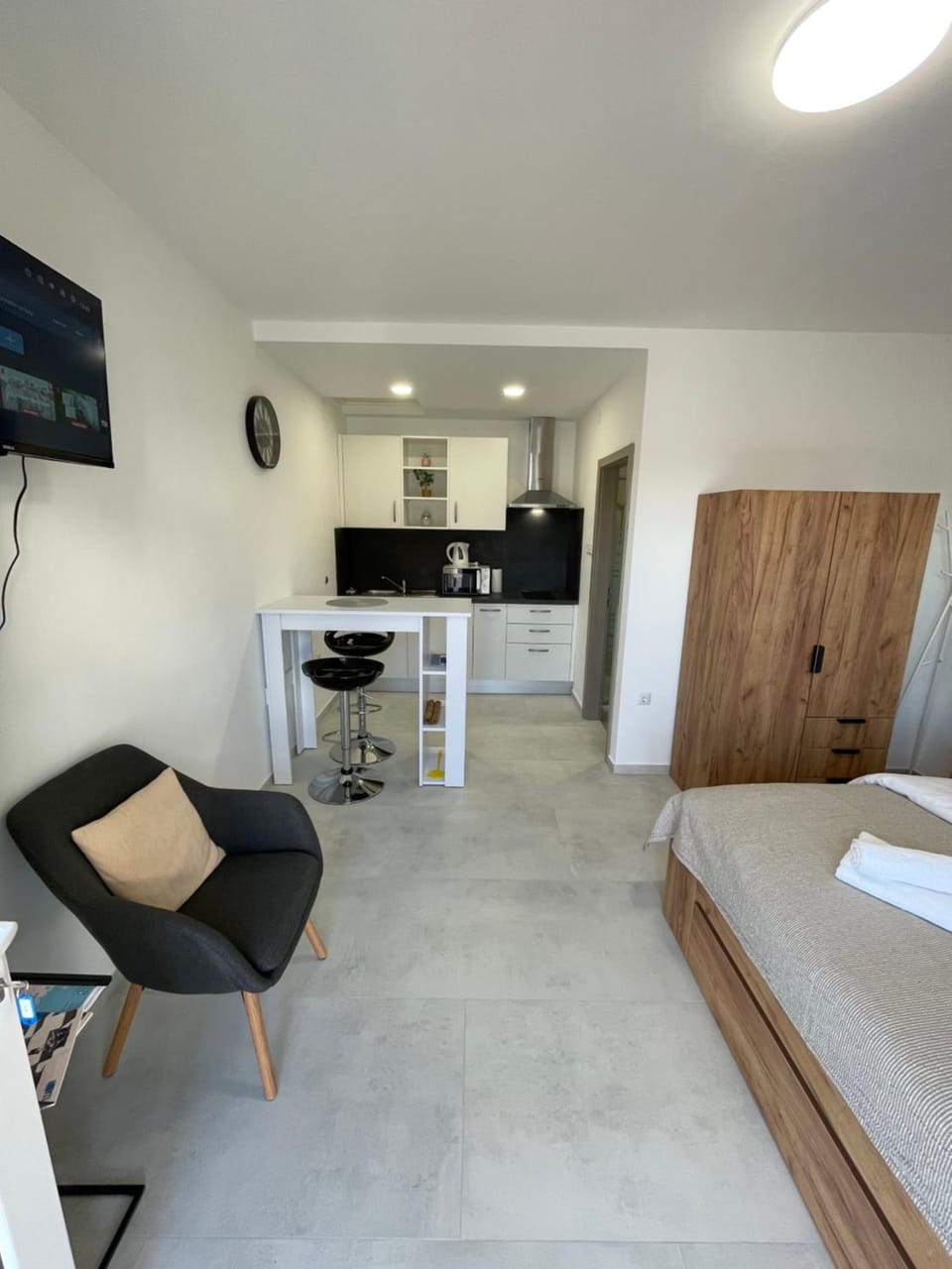 TV and multimedia, Seating area, Dining area
