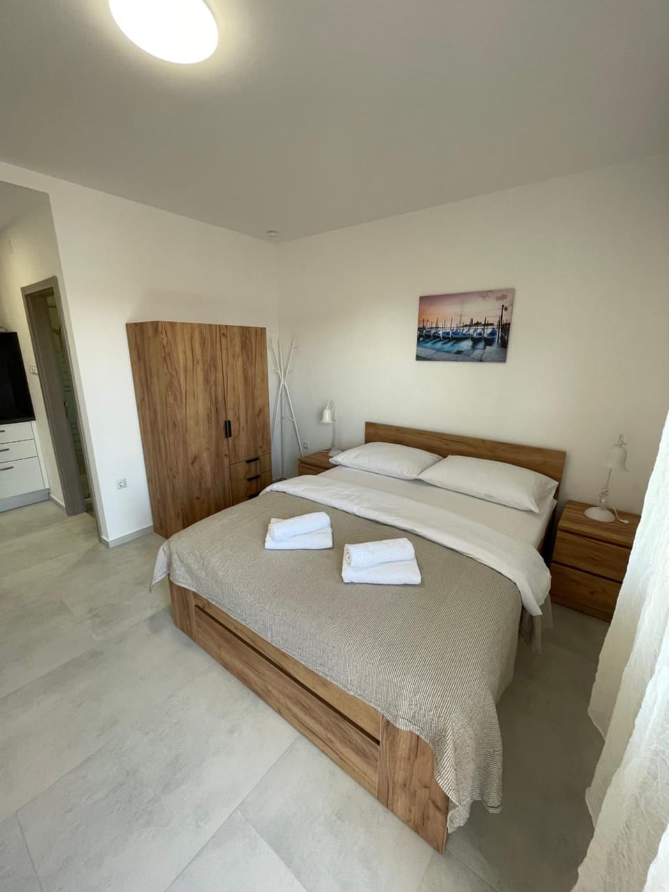Bed, Bedroom, towels, wardrobe